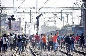 भर्ती परीक्षाओं को लेकर हिंसा : रेलवे ने 'अक्सर पूछे जाने वाले सवाल-जवाब' की लिस्ट की जारी