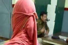 शिक्षिका का आरोप: मकान मालिक ने की सेक्स की मांग, गिफ्ट में दिए अंडरवियर