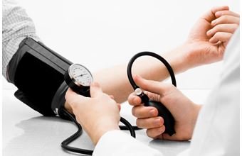 Low Blood Pressure: क्या आपका भी हो जाता है ब्लड प्रेशर लो? जानें इसकी वजह, लक्षण और बचाव