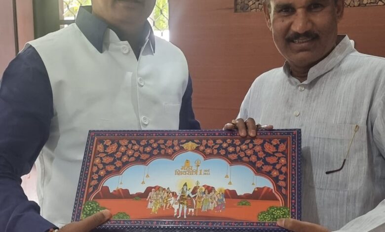 भोले बाबा का आशीर्वाद लेने भिलाई आएंगे विक्रम उसेंडी: भाजपा के पूर्व प्रदेश अध्यक्ष उसेंडी को दया सिंह ने दिया आमंत्रण कार्ड, बारात में शामिल होने का दिया आश्वासन 1 भोले बाबा का आशीर्वाद लेने भिलाई आएंगे विक्रम उसेंडी: भाजपा के पूर्व प्रदेश अध्यक्ष उसेंडी को दया सिंह ने दिया आमंत्रण कार्ड, बारात में शामिल होने का दिया आश्वासन