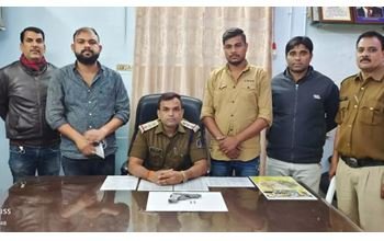 पिस्टल लेकर शहर में घूम रहे दो युवकों को पुलिस ने आज धरदबोचा