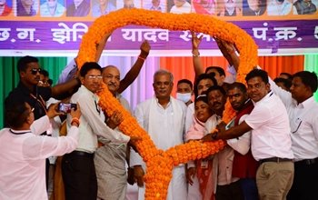 रायपुर : मुख्यमंत्री भूपेश बघेल आज जिला महासमुंद के ग्राम बिरकोनी में आयोजित यादव समाज के महासम्मेलन में शामिल हुए