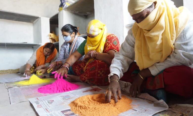 होली पर्व में रंग बिरंगी फूलों से बनी गुलाल से सराबोर होंगे शहरवासी, हाथों हाथ हुई 70 किलो की बिक्री,