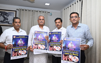 भगवान महावीर जन्म कल्याणक महोत्सव समिति के श्रवण यंत्र कार्यक्रम के पोस्टर का मुख्यमंत्री ने किया विमोचन