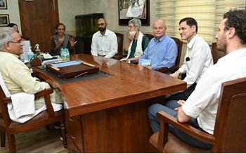 रायपुर : मुख्यमंत्री श्री भूपेश बघेल से नीदरलैंड की वैश्विक संस्था कामनलैण्ड फाउण्डेशन के प्रतिनिधि मंडल ने की मुलाकात