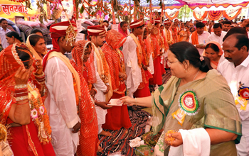 रायपुर : मुख्यमंत्री सामूहिक कन्या विवाह योजना: महिला एवं बाल विकास मंत्री ने 22 नवदम्पत्तियों को दिया आशीर्वाद