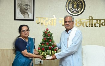 रायपुर : मुख्यमंत्री भूपेश बघेल से आरबीआई रायपुर की नवपदस्थ क्षेत्रीय निदेशक ने की सौजन्य मुलाकात