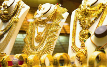 Gold Rate Today: अक्षय तृतीया से एक दिन पहले सोने में बड़ी गिरावट, 2000 रु सस्ती हुई चांदी, जानें ताजा रेट