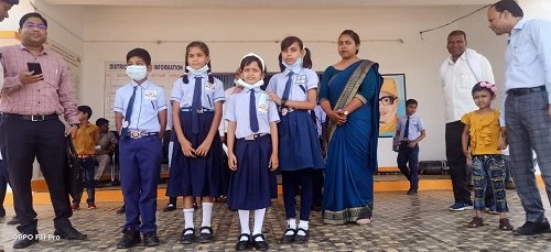 मुख्यमंत्री बघेल आज आत्मानंद अंग्रेजी स्कूल बच्चों से मिलने पहुंचे