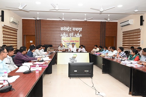 दुर्ग रोड में टाटीबंध के आगे के गड्ढों की मरम्मत करें, धमधा-दुर्ग रोड की भी होगी मरम्मत 1 दुर्ग रोड में टाटीबंध के आगे के गड्ढों की मरम्मत करें, धमधा-दुर्ग रोड की भी होगी मरम्मत