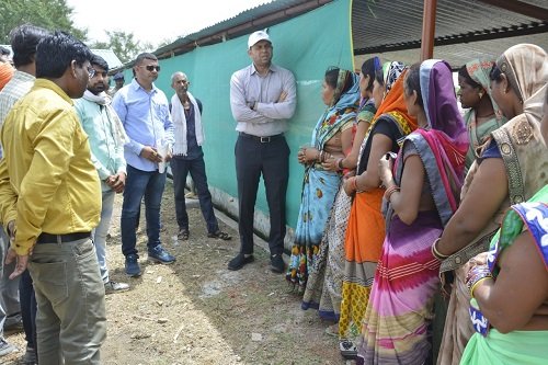 पैचवर्क से थैलों का निर्माण कर ईको-फ्रेंडली प्रोडक्ट को बढ़ावा देंगी समूह की महिलाएं