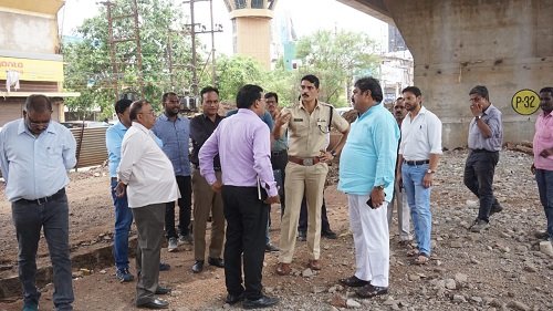 यातायात व्यवस्था सुदृढ़ बनाने महापौर नीरज पाल ने फ्लाईओवर का किया निरीक्षण