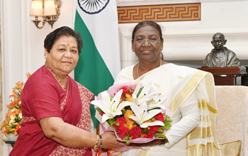 राष्ट्रपति श्रीमती द्रौपदी मुर्मू से राज्यपाल सुश्री उइके ने सौजन्य भेंट कर दी शुभकामनाएं