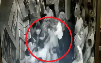अस्पताल में डॉक्टर की पिटाई: प्रसव के दौरान महिला की मौत पर हंगामा, परिजन बोले- इंजेक्शन लगाने से हुई मौत... 6 अस्पताल में डॉक्टर की पिटाई: प्रसव के दौरान महिला की मौत पर हंगामा, परिजन बोले- इंजेक्शन लगाने से हुई मौत...