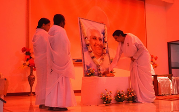 ब्रह्माकुमारीज़ संस्था की पूर्व मुख्य प्रशासिका राजयोगिनी दादी प्रकाशमणि जी की 15 वीं पुण्य स्मृति दिवस को विश्व बंधुत्व दिवस के रूप में मनाया गया...