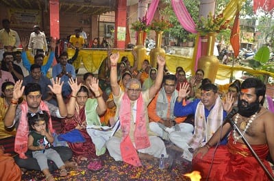 नेता प्रतिपक्ष धरमलाल कौशिक ने परिवार के साथ किया भिलाई में महाभिषेक: प्रदेश में अच्छी बारिश के लिए भी की कामना, दया के एक निमंत्रण पर इस बार भी पहुंचे कौशिक 1 नेता प्रतिपक्ष धरमलाल कौशिक ने परिवार के साथ किया भिलाई में महाभिषेक: प्रदेश में अच्छी बारिश के लिए भी की कामना, दया के एक निमंत्रण पर इस बार भी पहुंचे कौशिक