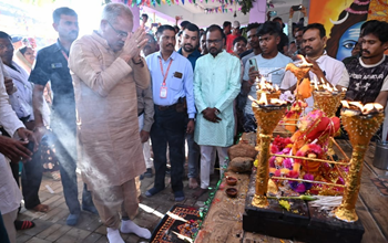 मुख्यमंत्री भूपेश बघेल ने गौरा-गौरी की पूजा कर प्रदेशवासियों की सुख समृद्धि की कामना की...