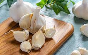 Garlic Benefits: इस तरह से खाएं लहसुन की कलियां, हार्ट और लंग्स हो जाएंगे मजबूत...