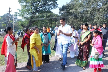 लोगों का कुशक्षेम जानने सेक्टर 8 पहुंचे विधायक देवेंद्र यादव, शहर के विकास पर की प्रभुत्वजनों से चर्चा, बड़ो का लिया आशीर्वाद...