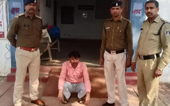 स्कूल में छात्रा से टीचर ने की छेड़खानी और भेजा अश्लील मैसेज, फिर पुलिस से बचने मेंटल अस्पताल में हुआ भर्ती, आरोपी गिरफ्तार...