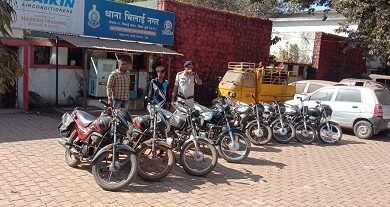 पुलिस द्वारा किया गया वाहन चोरों को गिरफ्तार,10 चोरी की मोटर सायकलें बरामद....