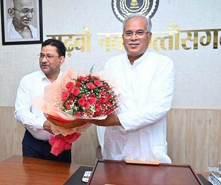 मुख्यमंत्री भूपेश बघेल को छत्तीसगढ़ यूथ साइंटिस्ट कांग्रेस के आयोजन में आने का दिया न्यौता...