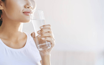 Hot Water: वजन घटाने के लिए आप भी पीते हैं गर्म पानी? तो जान लें ज्यादा सेवन के नुकसान