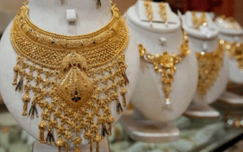 Gold Price: शादी सीजन में सस्ता हुआ सोना, 1200 रुपये की आई गिरावट, जानें क्या है 10 ग्राम का भाव...
