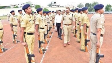 पुलिस अधीक्षक ने दुर्ग में आयोजित जनरल परेड की सलामी लेकर रक्षित केन्द्र, दुर्ग के शाखाओं का किया निरीक्षण