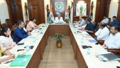 मुख्यमंत्री भूपेश बघेल अपने निवास कार्यालय में महात्मा गांधी रूरल इंडस्ट्रियल पार्क के गतिविधियों की समीक्षा कर रहे हैं..