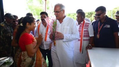 मुख्यमंत्री भूपेश बघेल ने ईटपाल स्थित बीजापुर गारमेंट फैक्ट्री का किया लोकार्पण...
