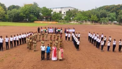 साइंस कॉलेज के एनसीसी केडेट्स ने बनाई मानव श्रृंखला...