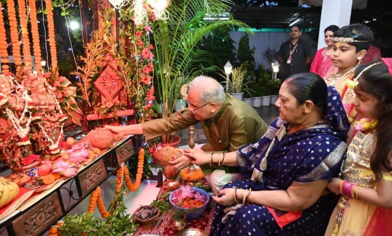 मुख्यमंत्री श्री बघेल ने जन्माष्टमी पर भगवान श्रीकृष्ण की पूजा-अर्चना की