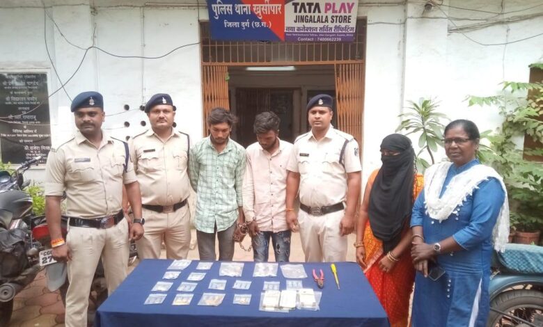 सुने मकान में सेंधमारी, दो नव युवक सहित काम वाली बाई गिरफ्तार... 1 सुने मकान में सेंधमारी, दो नव युवक सहित काम वाली बाई गिरफ्तार...