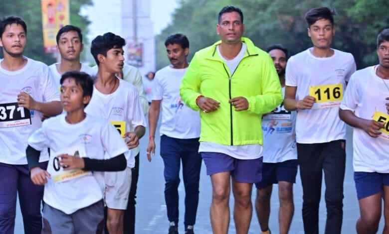 फिट भिलाई मूवमेंट के लिए 5000 लोगो ने लगाई विधायक देवेंद्र संग दौड़...