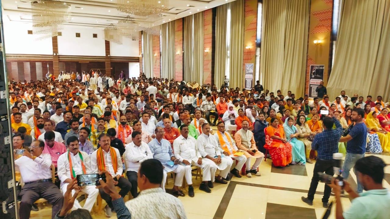 संभागीय सोशल मीडिया वॉलिंटियर्स मीट में जुटे भाजपा के हजारों डिजिटल योद्धा :: केंद्रीय मंत्री मनसुख मांडवीया ने डिजिटल योद्धाओं को दी टिप्स