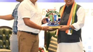 नगरीय प्रशासन मंत्री शिवकुमार डहरिया द्वारा निगम को उत्कृष्ट कार्य के लिए प्रथम पुरस्कार से सम्मानित किया...