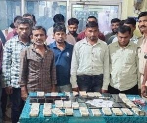 पुलिस ने 24 जुआरियों को किया गिरफ्तार, 10 लाख से ज्यादा नगद जब्त... 1 पुलिस ने 24 जुआरियों को किया गिरफ्तार, 10 लाख से ज्यादा नगद जब्त...