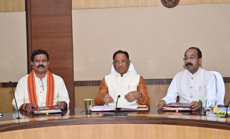 मुख्यमंत्री विष्णुदेव साय की अध्यक्षता में आज यहां महानदी भवन नवा रायपुर में नई सरकार की प्रथम कैबिनेट की बैठक शुरू... 5 मुख्यमंत्री विष्णुदेव साय की अध्यक्षता में आज यहां महानदी भवन नवा रायपुर में नई सरकार की प्रथम कैबिनेट की बैठक शुरू...