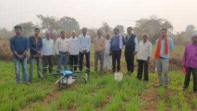 विकसित भारत संकल्प यात्रा में ड्रोन से नैनो यूरिया छिडकाव का प्रदर्शन...