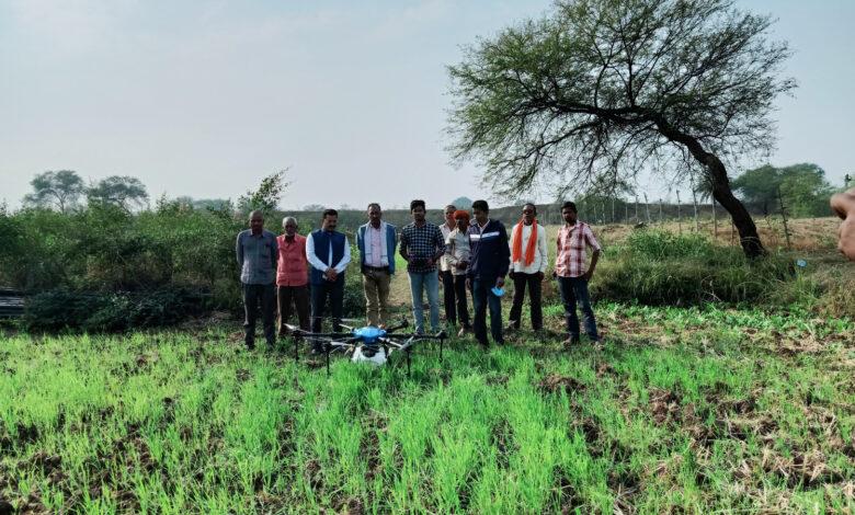 विकसित भारत संकल्प यात्रा में ड्रोन से नैनो यूरिया छिडकाव का प्रदर्शन... 1 विकसित भारत संकल्प यात्रा में ड्रोन से नैनो यूरिया छिडकाव का प्रदर्शन...