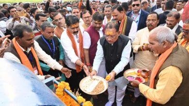 मुख्यमंत्री ने कबीरधाम जिले के ग्राम कुसुमघटा में नवनिर्मित गुड़ उद्योग का किया शुभारंभ