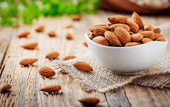 Almond Side Effects: इन 5 लोगों को भूलकर भी नहीं खाने चाहिए बादाम, बिगड़ सकती है सेहत...