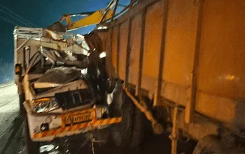 बड़ा हादसा: खड़े ट्रक में जा घुसी पिकअप, 3 बच्चे समेत 9 लोगों की मौत, कई घायल...