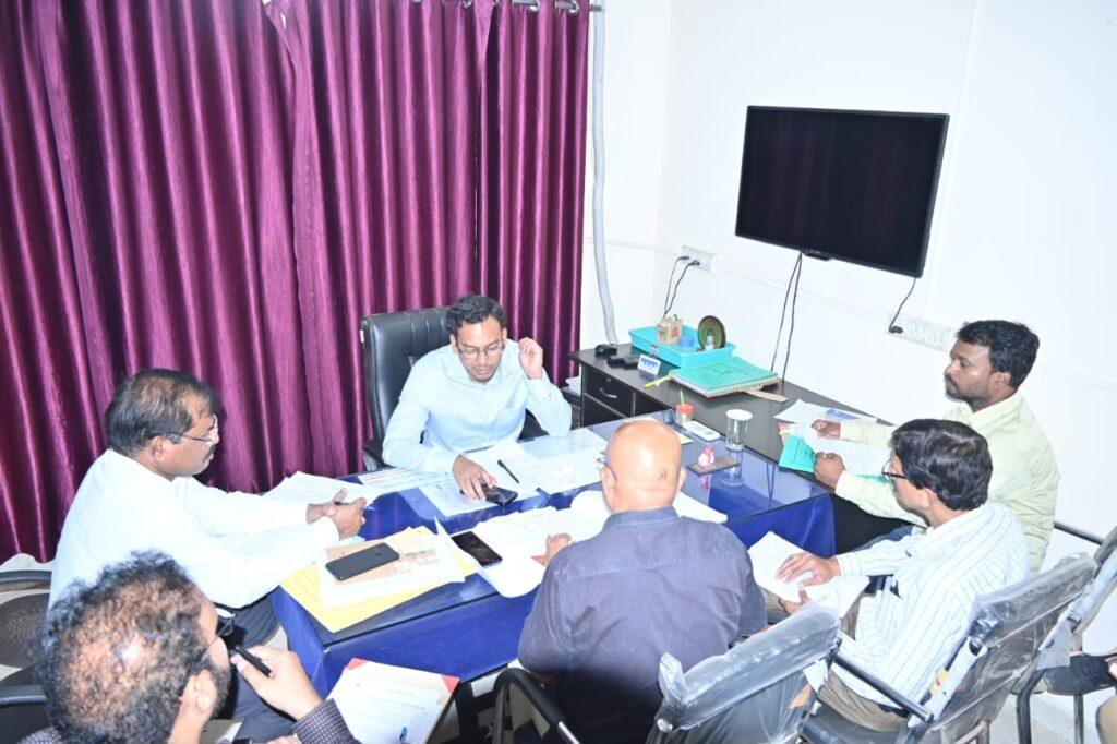 मतदान केन्द्र की व्यवस्था दुरूस्त हो- आयुक्त ध्रुव...