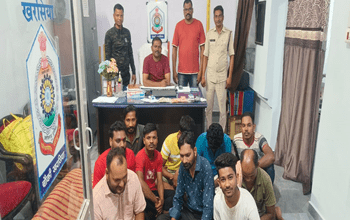 ताश पत्ती से जुआ खेल रहे 10 जुआरियों को खरसिया पुलिस ने पकड़ा, आरोपियों से ₹13,550 जप्त……
