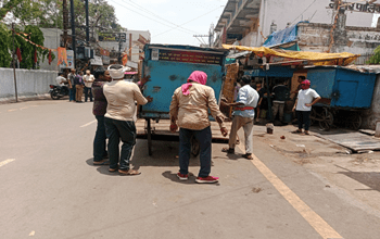 आयुक्त की मौजूदगी में टीम अमला ने मोती काम्प्लेक्स से लेकर तकिया पारा तक 35 जगहों से हटवाया सड़क किनारे से अतिक्रमण...