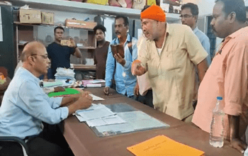 NEET परीक्षा में बड़ी लापरवाही: परीक्षा के बाद स्टूडेंट्स और परिजनों का हंगामा, जानिए पूरा मामला...