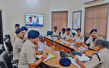 पुलिस महानिरीक्षक दुर्ग रेंज राम गोपाल गर्ग ने रेलवे सुरक्षा बल के अधिकारियों के साथ की बैठक...