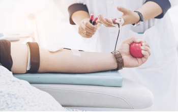 थैलेसीमिया से पीड़ित मरीजों के लिए रक्तदान क्यों है जरूरी? एक्सपर्ट से जानें...
